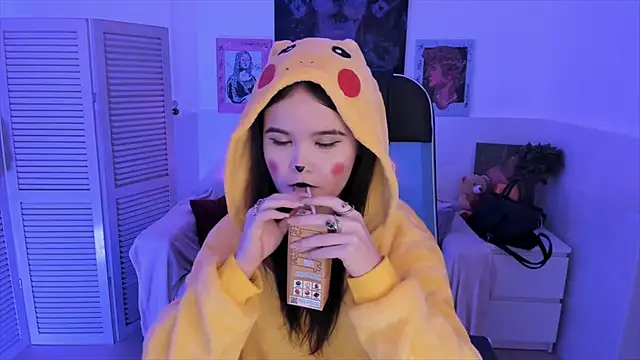 Elainebeness online show from 8, 11, 2025