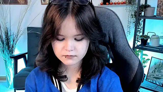 Elainebeness online show from 5, 3, 2025