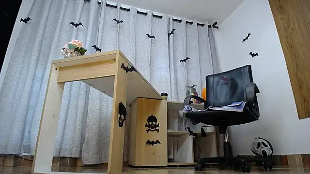 Kathleen Rodriguez online show from 24, 10, 2025