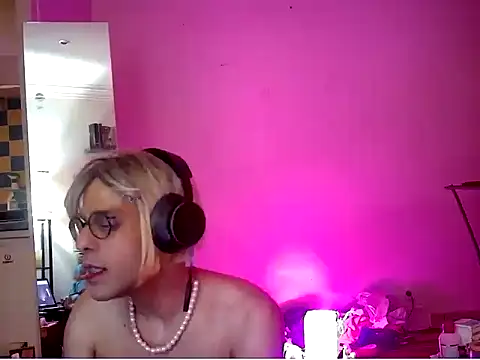 Soraya Sissy  online show from 24, 2, 2025