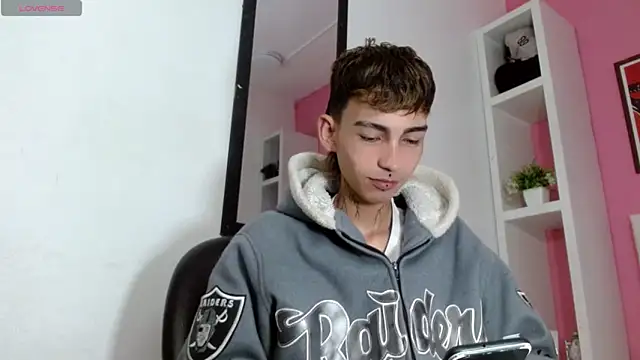 Snapshot of ttimy_x_boy chatting on 17, 9, 2025 ttimy x boy online show from 17, 9, 2025