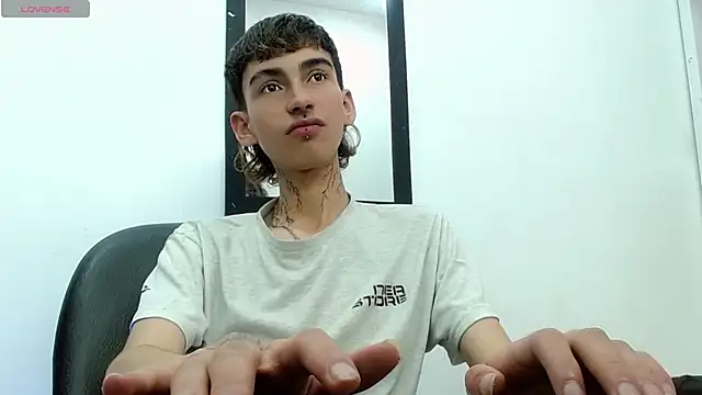 Snapshot of ttimy_x_boy chatting on 7, 10, 2025 ttimy x boy online show from 7, 10, 2025