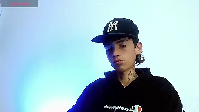 Snapshot of ttimy_x_boy chatting on 18, 11, 2025 ttimy x boy online show from 18, 11, 2025