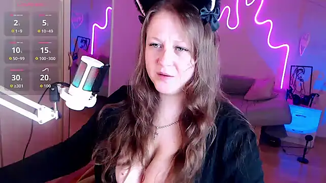 LizzyShine online show from 8, 9, 2025