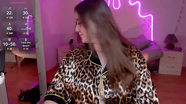 LizzyShine online show from 7, 3, 2025