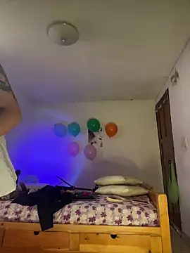 Miss oliviaa online show from 14, 4, 2026