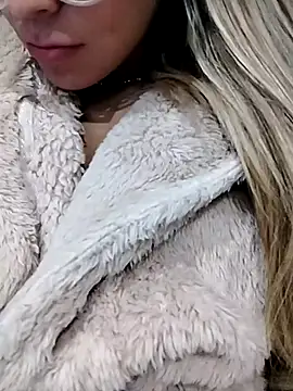 Snapshot of fofinhaa12 chatting on 9, 10, 2025 fofinhaa12 online show from 9, 10, 2025