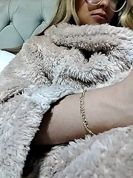 Snapshot of fofinhaa12 chatting on 6, 11, 2025 fofinhaa12 online show from 6, 11, 2025