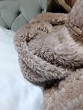 fofinhaa12 online show from 4, 11, 2025