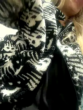 Snapshot of fofinhaa12 chatting on 19, 12, 2025 fofinhaa12 online show from 19, 12, 2025