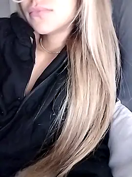 Snapshot of fofinhaa12 chatting on 15, 11, 2025 fofinhaa12 online show from 15, 11, 2025