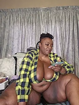 Snapshot of ThickianaRider chatting on 21, 11, 2025 ThickianaRider online show from 21, 11, 2025