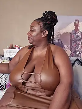 Snapshot of ThickianaRider chatting on 5, 11, 2025 ThickianaRider online show from 5, 11, 2025