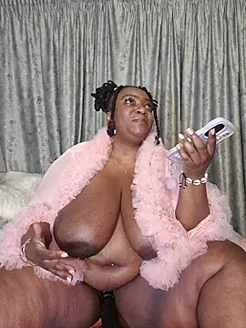 Snapshot of ThickianaRider chatting on 26, 10, 2025 ThickianaRider online show from 26, 10, 2025