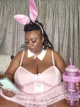 Snapshot of ThickianaRider chatting on 28, 11, 2025 ThickianaRider online show from 28, 11, 2025