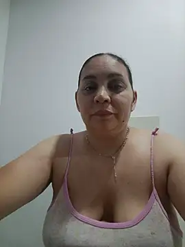 Snapshot of MirandaSoto chatting on 5, 7, 2026 MirandaSoto online show from 5, 7, 2026