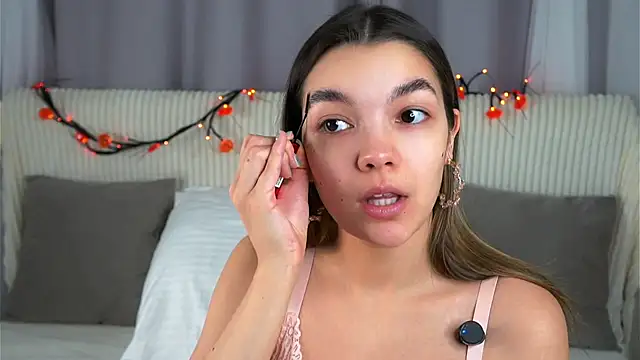 VeronaAppleberry online show from 3, 11, 2025