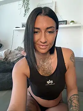 IntiMia online show from 3, 3, 2025