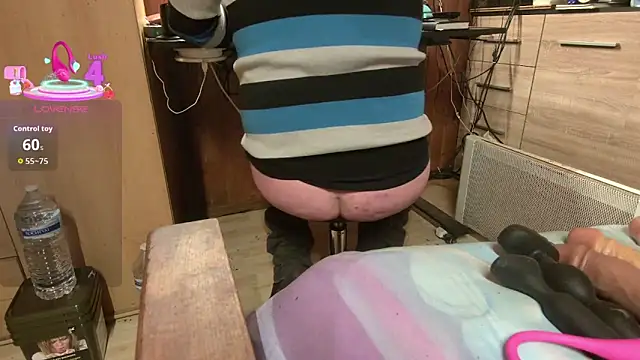 Snapshot of misteryman1956 chatting on 21, 12, 2025 misteryman1956 online show from 21, 12, 2025