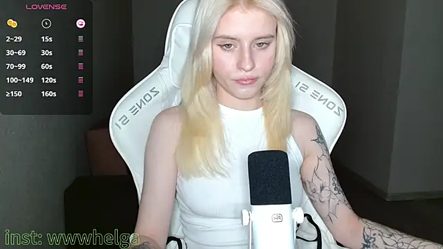 Snapshot of LizaKisses chatting on 18, 10, 2025 LizaKisses online show from 18, 10, 2025