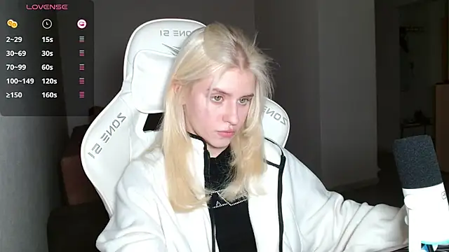 Snapshot of LizaKisses chatting on 2, 10, 2025 LizaKisses online show from 2, 10, 2025