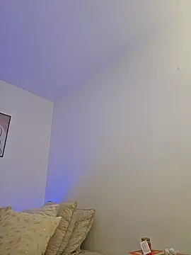 VictoriaEvaans  online show from 5, 3, 2025