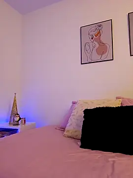 VictoriaEvaans  online show from 1, 12, 2025