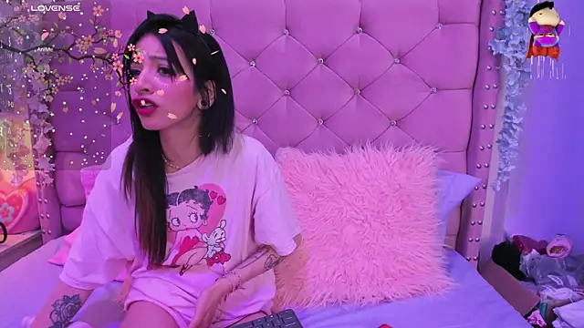 Snapshot of lauren_evans96 chatting on 2, 3, 2025 lauren evans96 online show from 2, 3, 2025