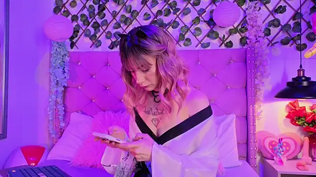 Snapshot of lauren_evans96 chatting on 11, 11, 2025 lauren evans96 online show from 11, 11, 2025