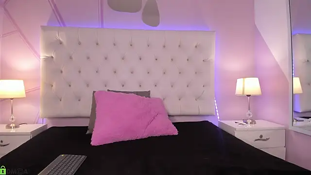 Nicol Betancur online show from 11, 9, 2025