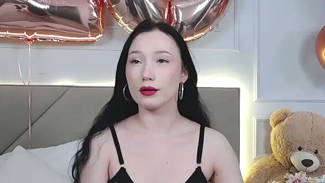 LeilaLow online show from 18, 2, 2025