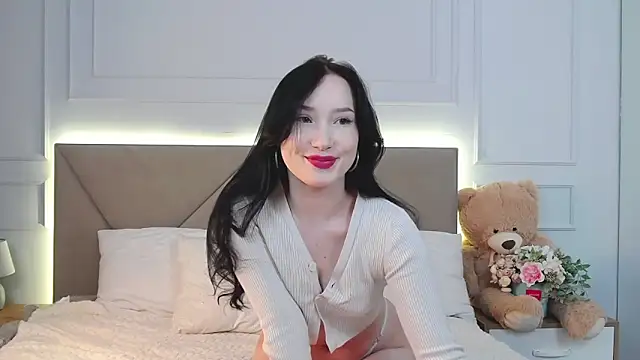 LeilaLow online show from 7, 3, 2025