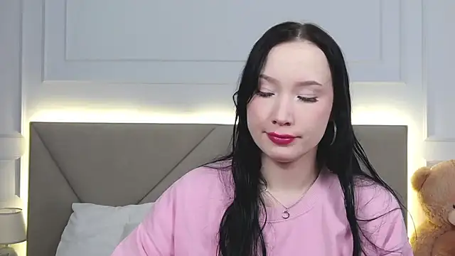 LeilaLow online show from 26, 2, 2025