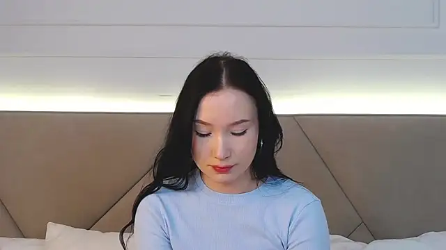 LeilaLow online show from 25, 2, 2025