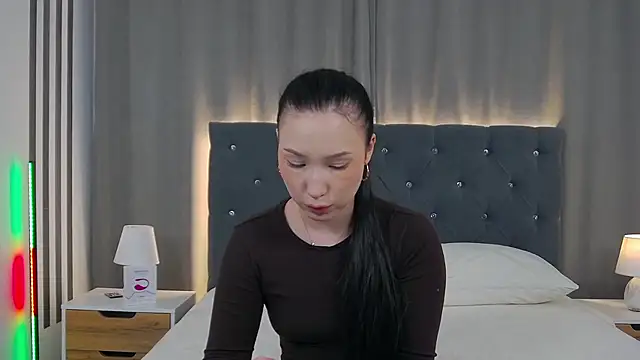 LeilaLow online show from 13, 1, 2026