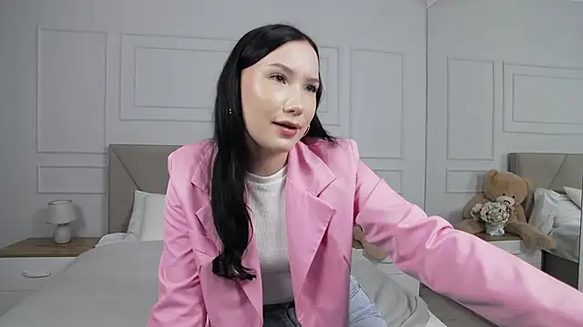 LeilaLow online show from 16, 9, 2025