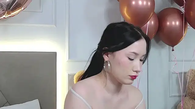 LeilaLow online show from 20, 2, 2025