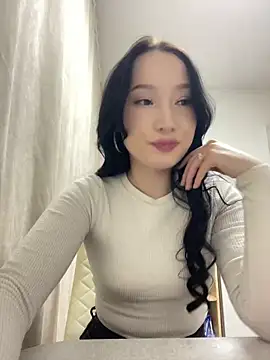 LeilaLow online show from 23, 2, 2025