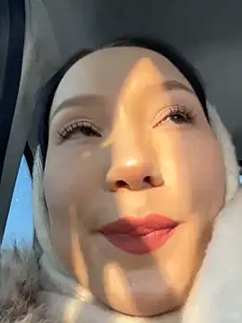 LeilaLow online show from 16, 2, 2025