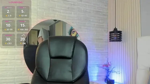 nicole  parker1 online show from 10, 3, 2025