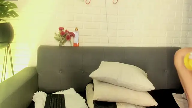 karina gomez 18 online show from 6, 10, 2025