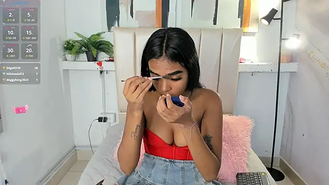 Snapshot of julieta_aguilar1 chatting on 16, 11, 2025 julieta aguilar1 online show from 16, 11, 2025