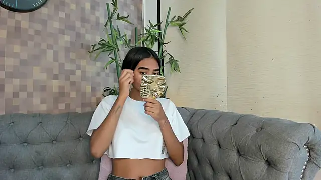 Snapshot of julieta_aguilar1 chatting on 28, 9, 2025 julieta aguilar1 online show from 28, 9, 2025