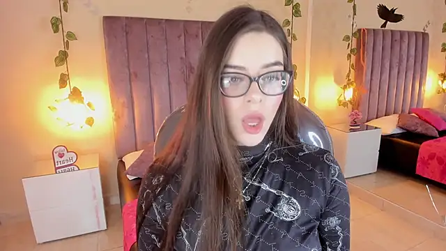 Charlotte Olsen  online show from 19, 10, 2025