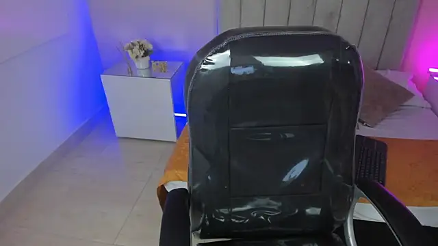 Charlotte Olsen  online show from 16, 4, 2026