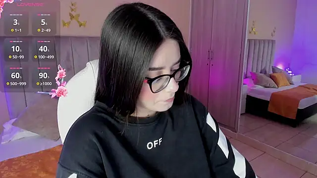 Charlotte Olsen  online show from 18, 9, 2025