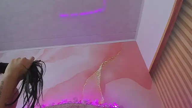 Snapshot of Bella__sweet chatting on 2, 12, 2025 Bella sweet online show from 2, 12, 2025