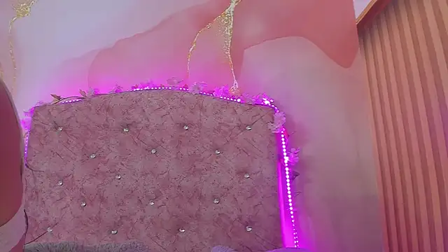 Snapshot of Bella__sweet chatting on 19, 12, 2025 Bella sweet online show from 19, 12, 2025