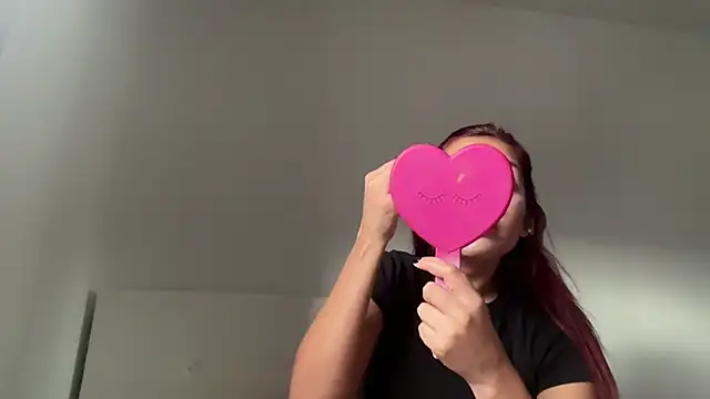 Snapshot of julialupato1606 chatting on 18, 3, 2026 julialupato1606 online show from 18, 3, 2026