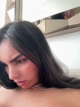 Maddy Rouse  online show from 13, 12, 2025